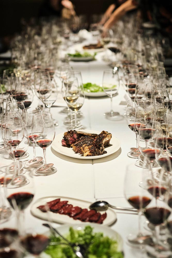 narru table_setting wine steak entree